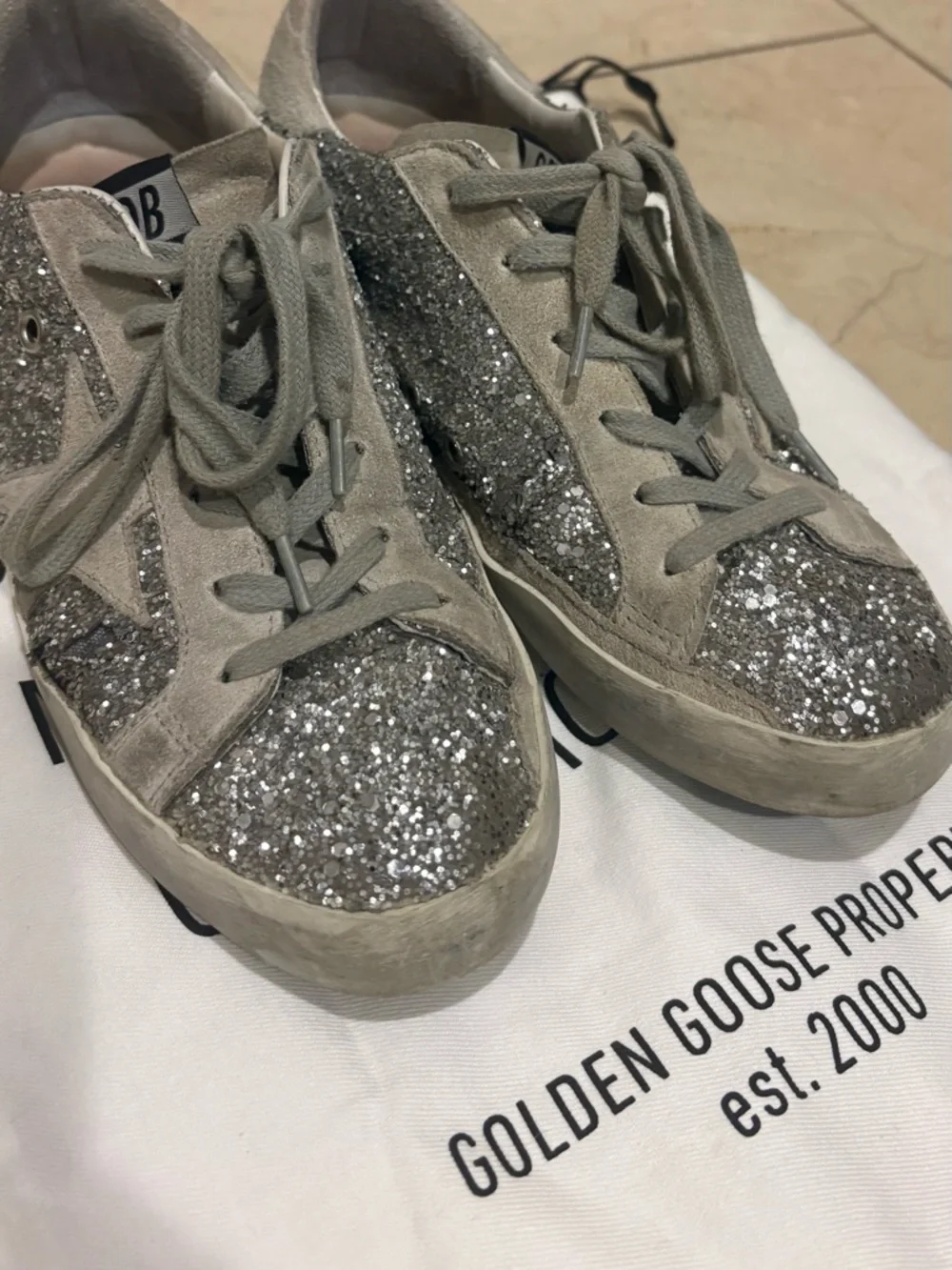 Golden Goose Silver Glitter Low-Top Sneakers with Beige Suede - Picture 5 of 5